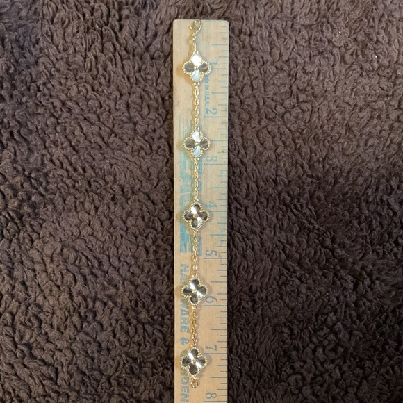 Van Cleef & Arpels Gold Clover Bracelet - Picture 4 of 5